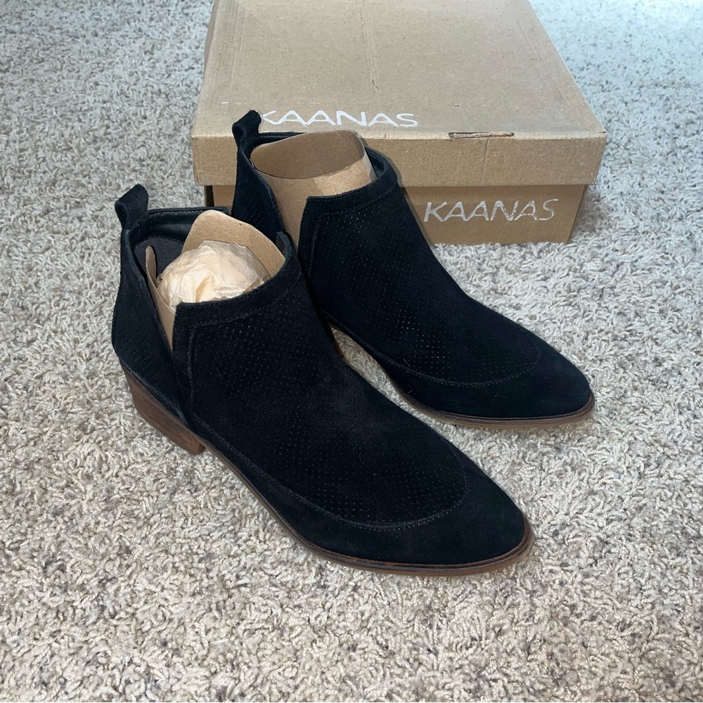 Kaanas Black Ankle Boots